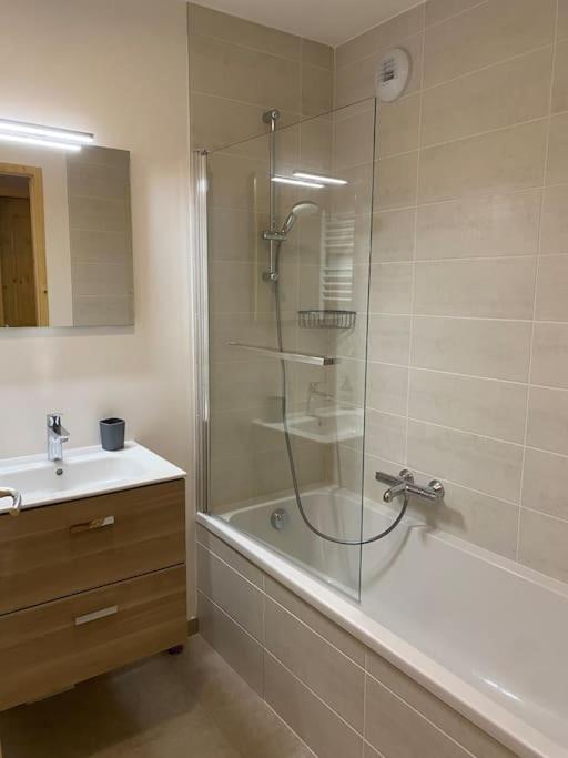 Gorgeous 2 Bedroom, 2 Full Bath, Ski In Apartment! Winner Of 2025 And 2024 Traveller Award! Morzine Zewnętrze zdjęcie